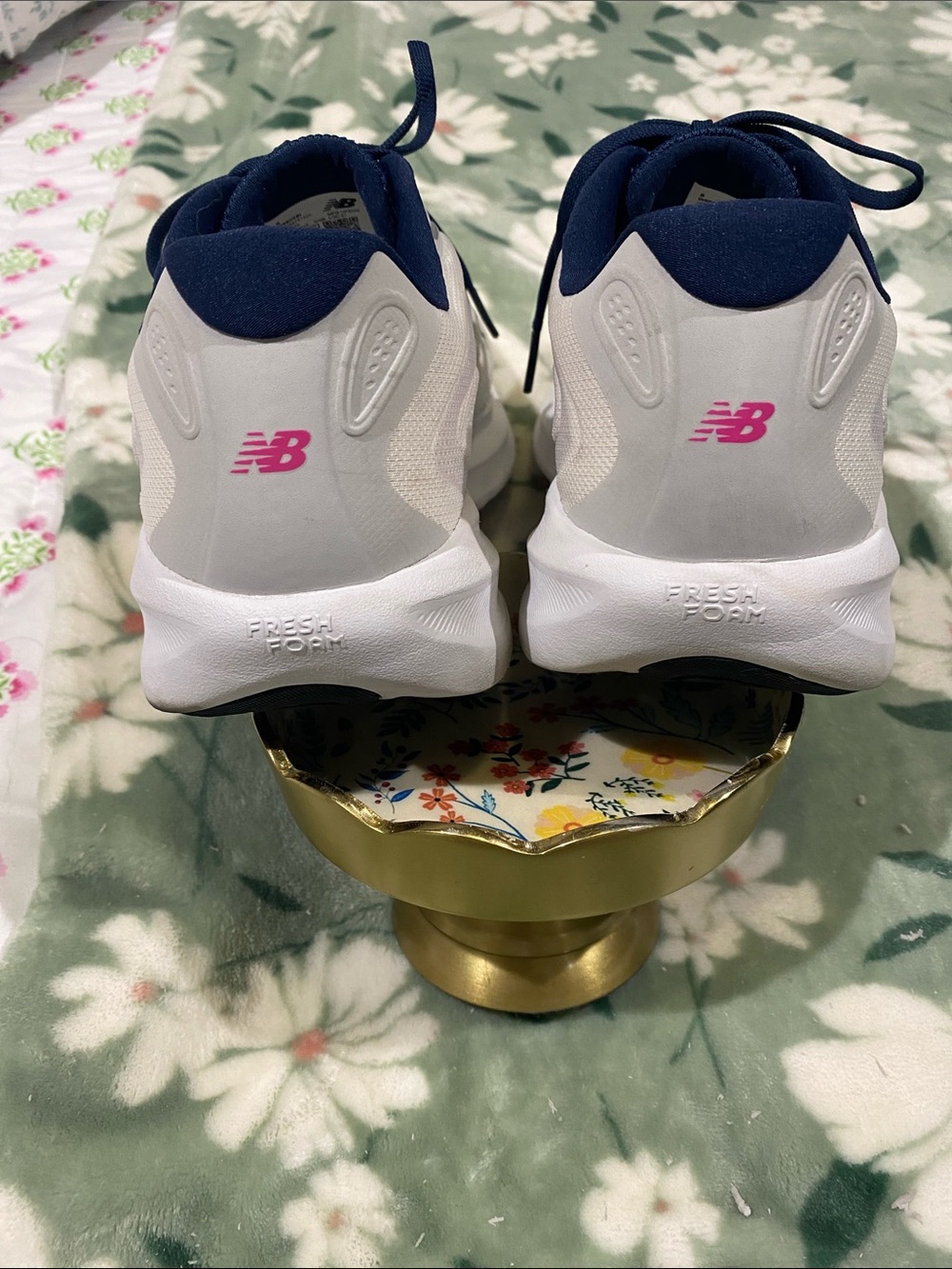 New Balance Women's 680 Fresh Foam White Navy Running Sneakers 8.5 - Picture 3 of 10